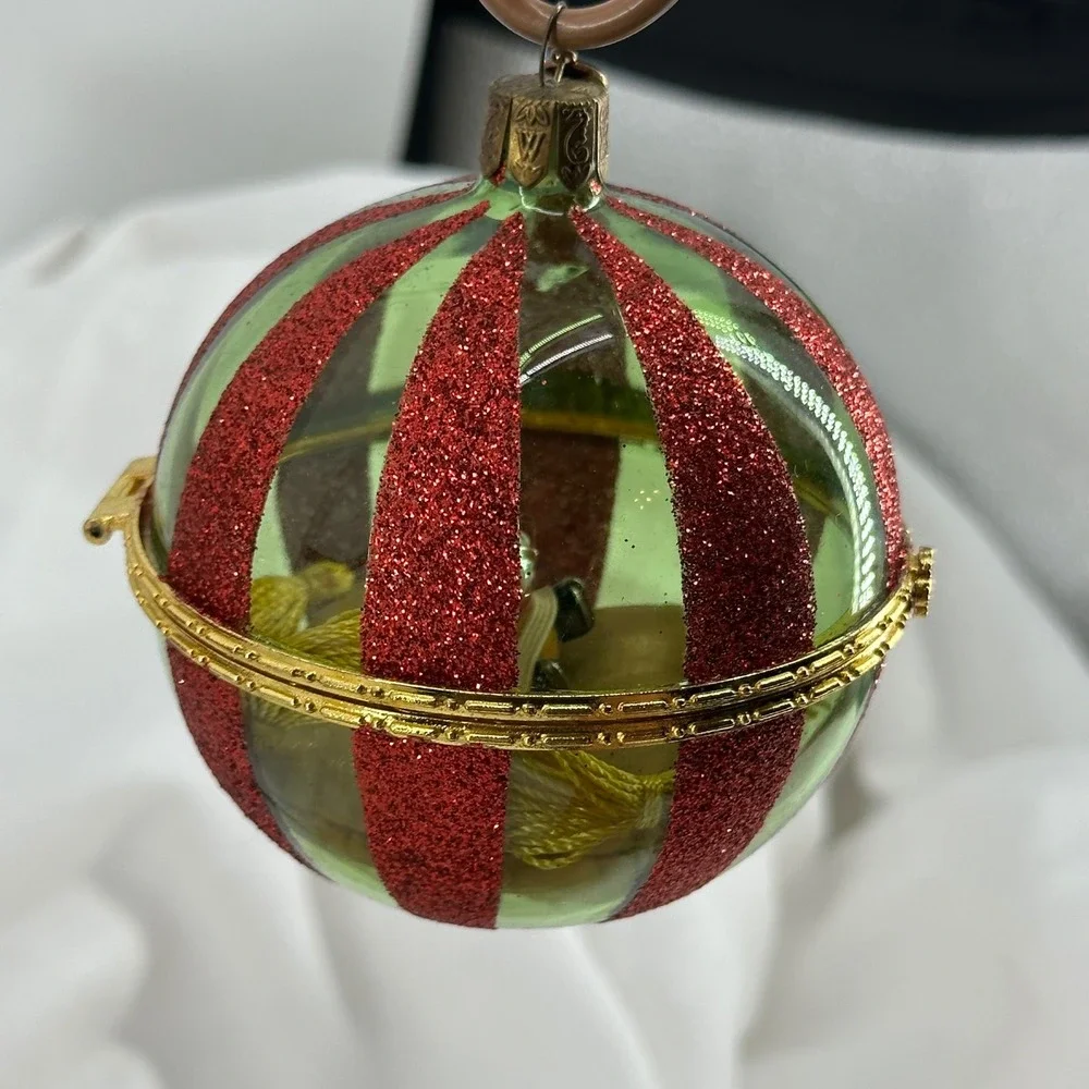 Waterford Holiday Heirlooms North Pole Treasures Box- Ornament * Crack in Glass